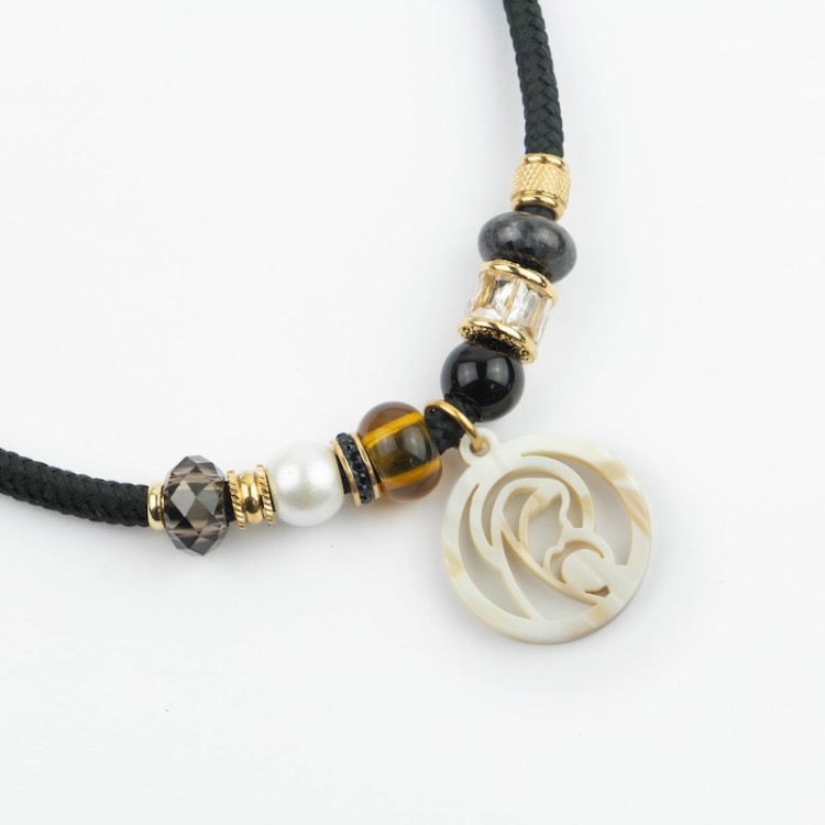 Virgen Madre. Collar Corto Cordón