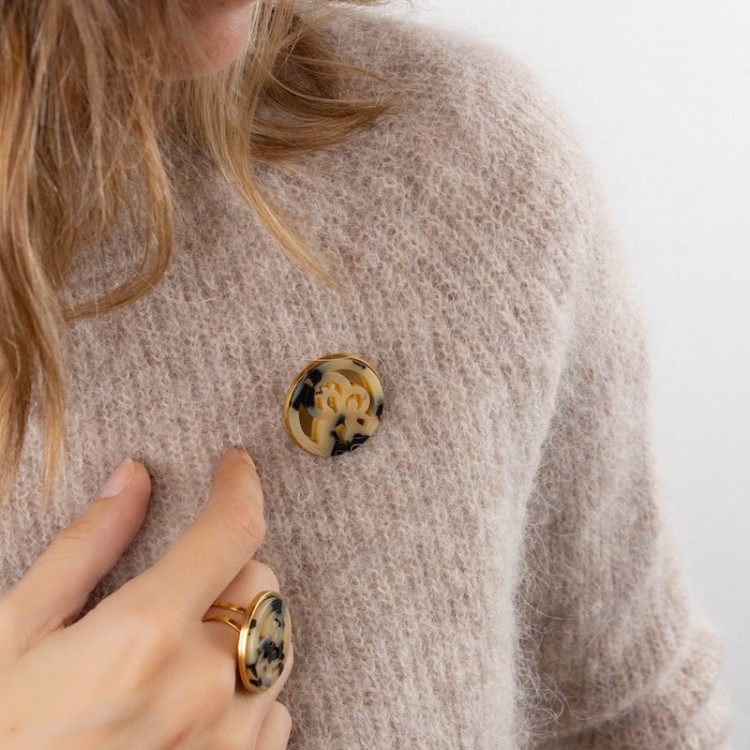 Virgen del Carmen. Broche Nácar