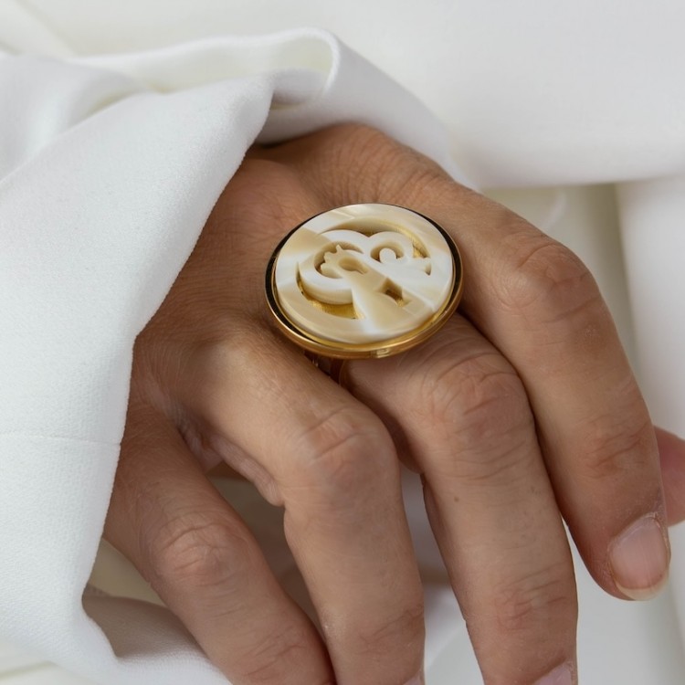 Virgen del Carmen. Anillo Camafeo Nácar